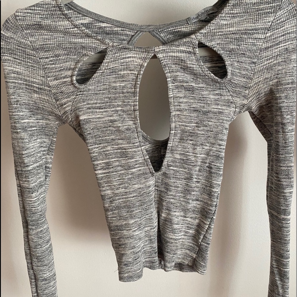 Long sleeve key hole crop